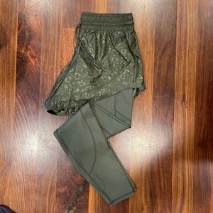 NWOT Athleta 2 in 1 Rainier Leggings MT